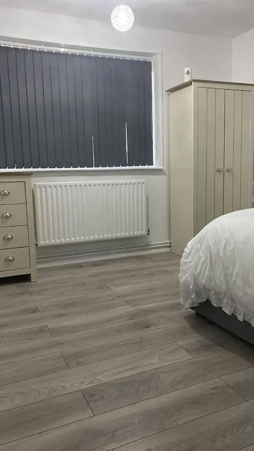 Chic City Retreat Immaculate 2 Bed Oasis In London