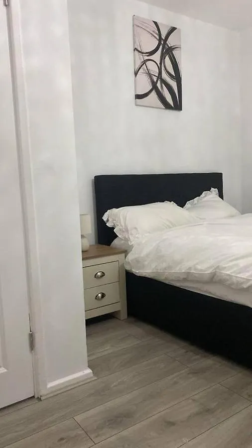 Apartment Chic City Retreat Immaculate 2 Bed Oasis In London