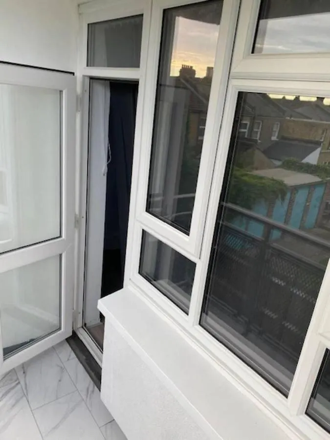Apartment Chic City Retreat Immaculate 2 Bed Oasis In London