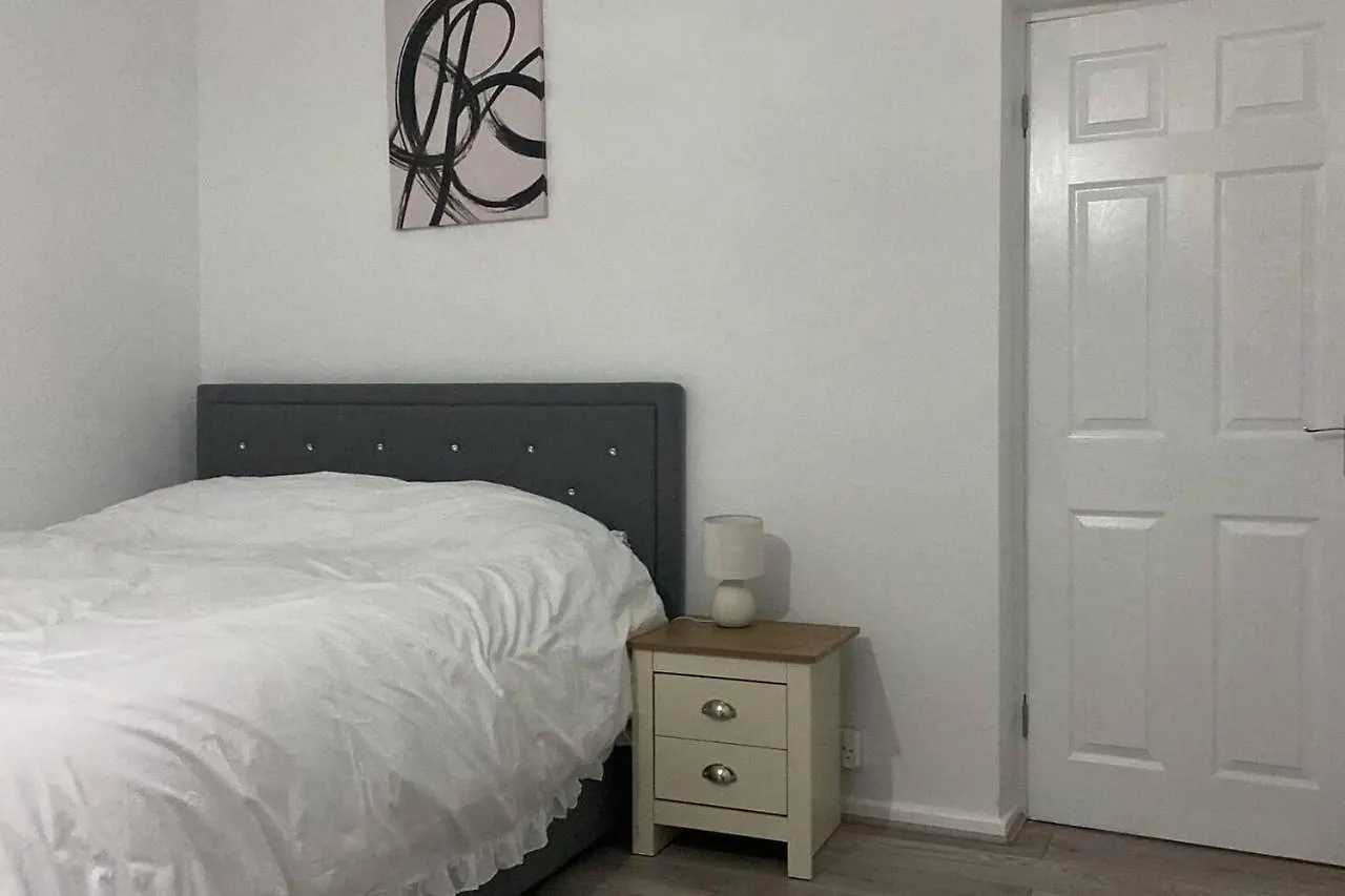 Apartment Chic City Retreat Immaculate 2 Bed Oasis In London