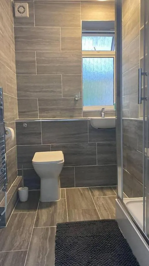 Chic City Retreat Immaculate 2 Bed Oasis In London Apartment
