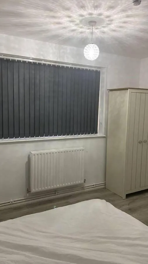 Chic City Retreat Immaculate 2 Bed Oasis In London 0*,  United Kingdom