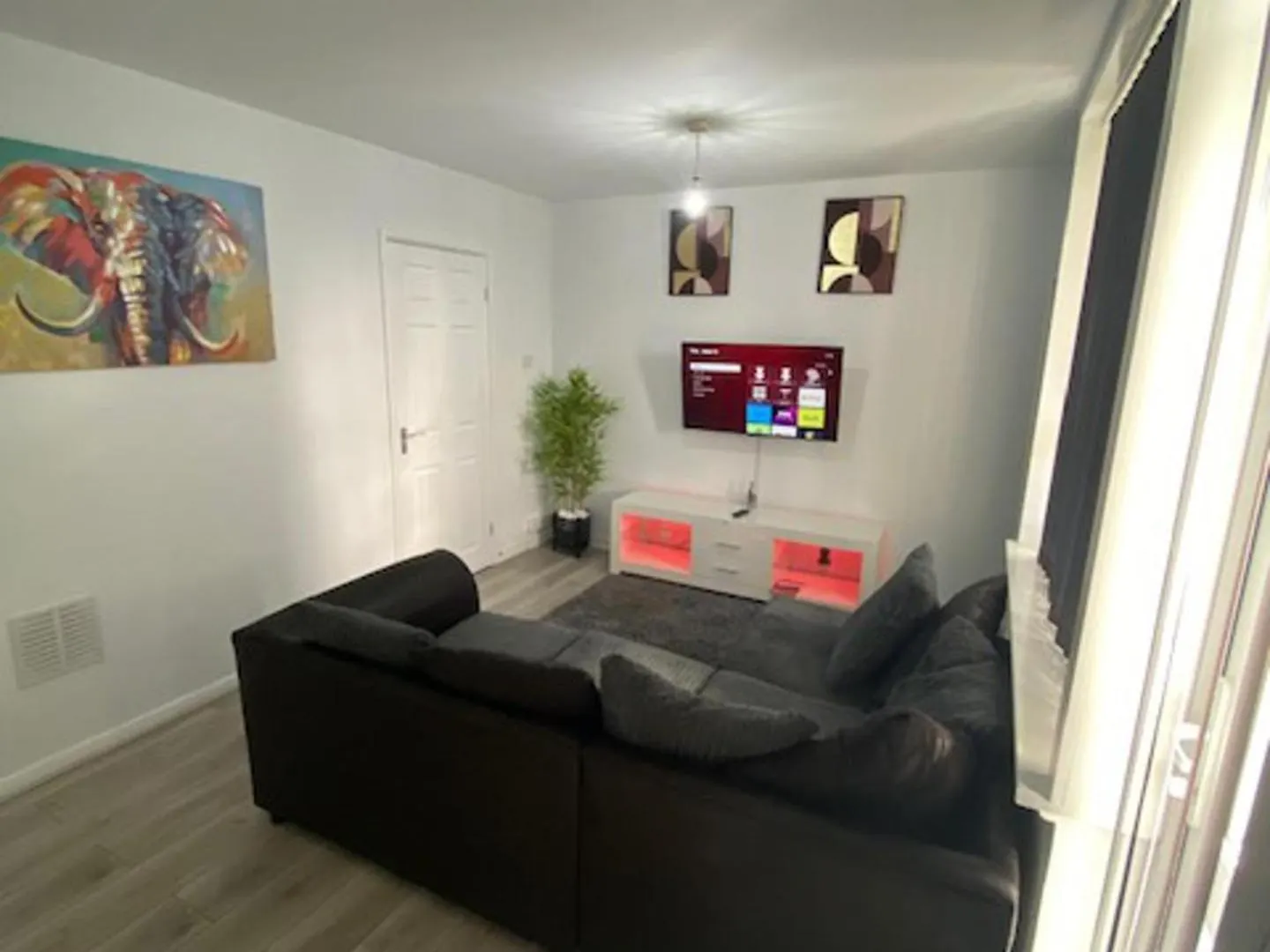 Chic City Retreat Immaculate 2 Bed Oasis In London