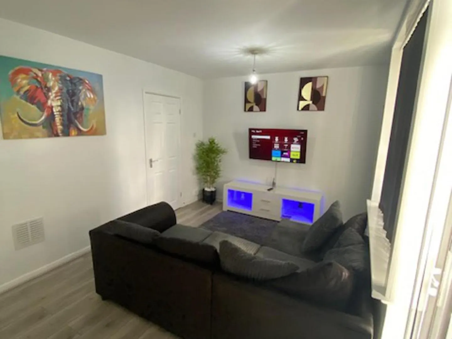Chic City Retreat Immaculate 2 Bed Oasis In London