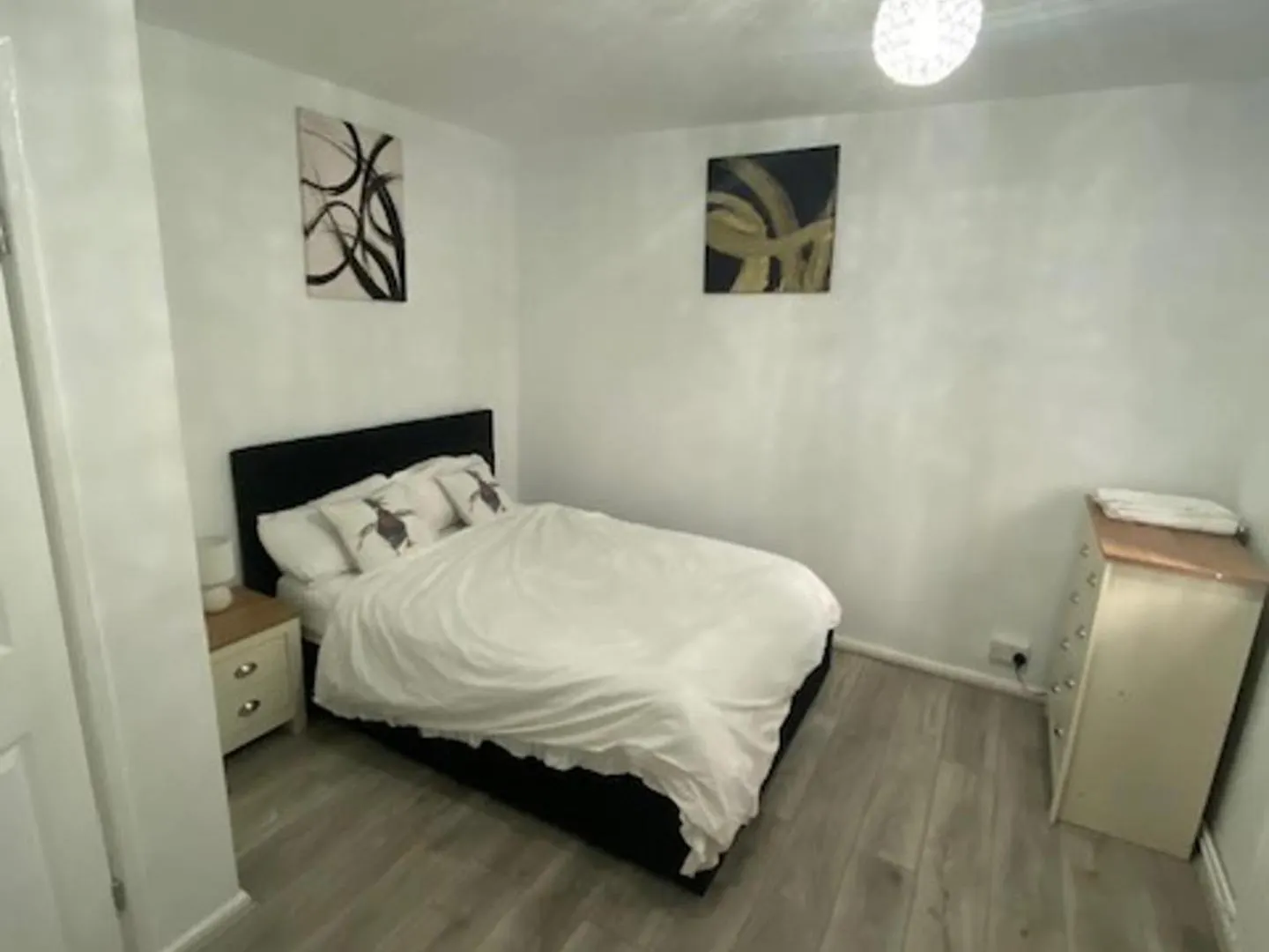 Chic City Retreat Immaculate 2 Bed Oasis In London Apartment