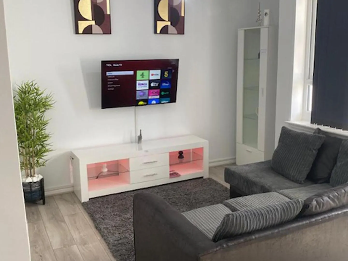 Chic City Retreat Immaculate 2 Bed Oasis In London location